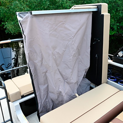 Pop-up privacy enclosure