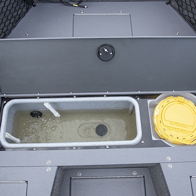 Bow electric-filled aerated livewell (77 L/20 U.S. gal.)