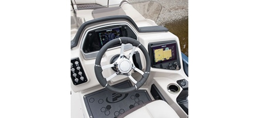 Driver console (shown with the optional Premium High Power Stereo System, including a Simrad Go9 touchscreen - right screen)