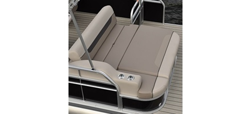 Rear large lounger
