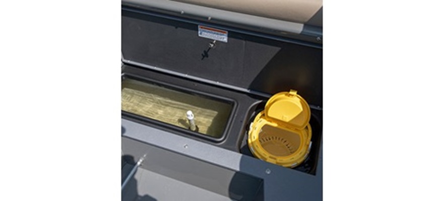 Stern electric-filled aerated livewell (77 L/20 U.S.gal.)