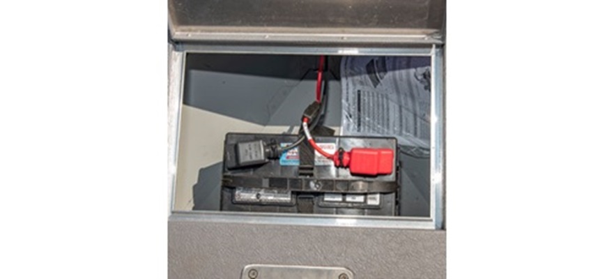 Rangement à l'avant pour batterie de moteur électrique