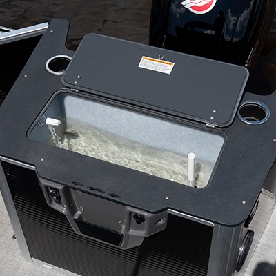 Station de pêche arrière incluant vivier électrique oxygéné